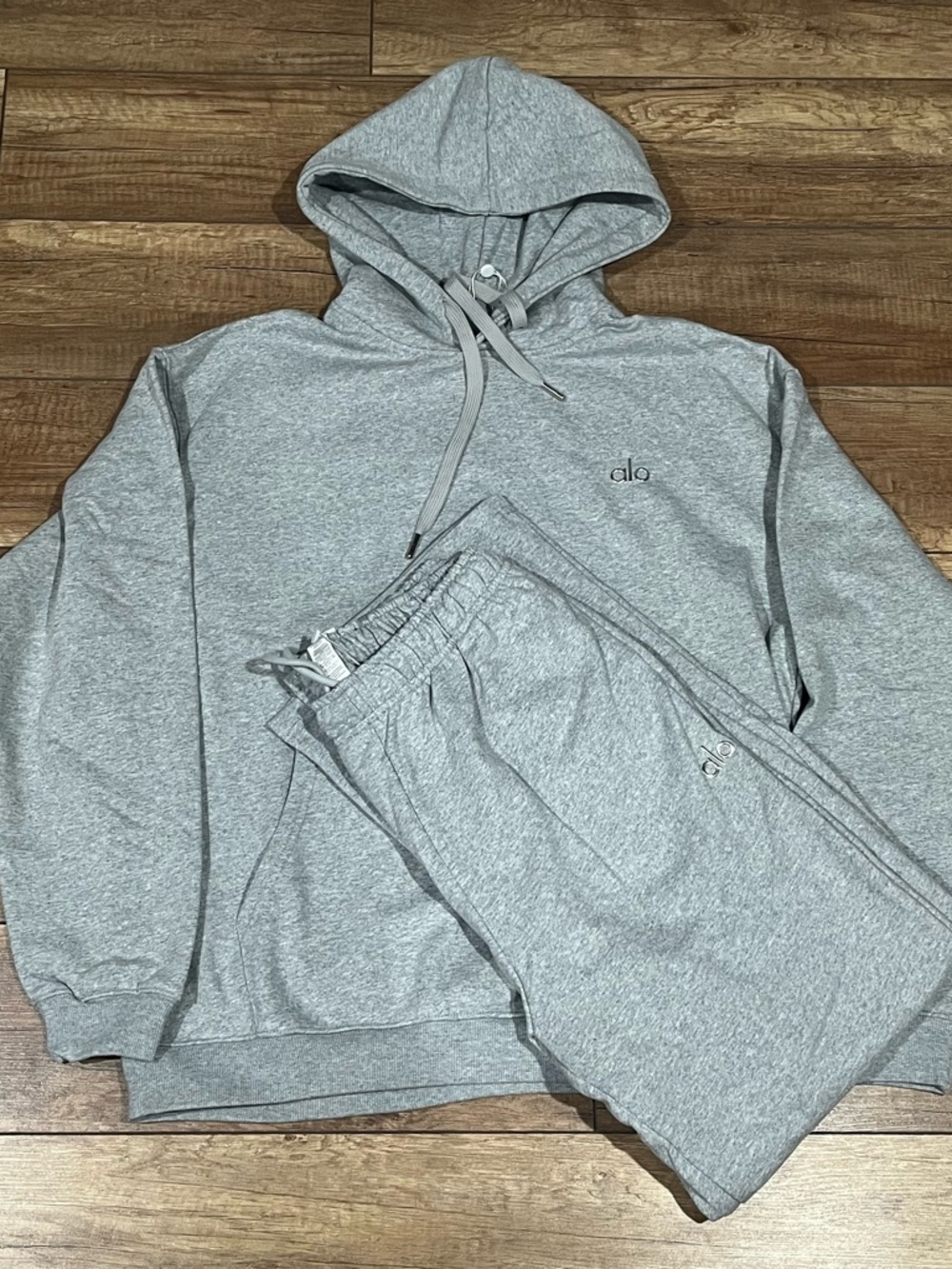 ALO Yoga Gray Pullover Hoodie Sweater and Sweatpants Joggers Set Brand New